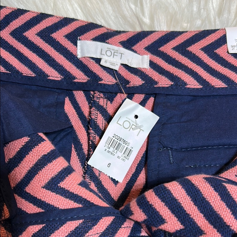 #0188- NWT LOFT Riviera Pink & Navy Slant Picket Chevron Shorts-6 - Picture 10 of 11